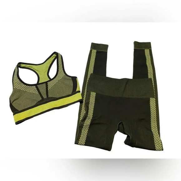 Fabletics 2 Piece Outfit- Includes High Waisted Seamless Leggings & Sports Bra - Picture 4 of 14